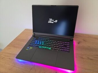 Asus Rog Strix G16 (2025) - 1