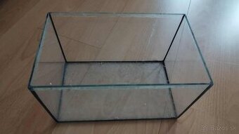 Predam male akvaria/teraria