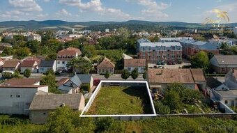 Atraktívny stavebný pozemok pri hlavnej ceste v Piešťanoch