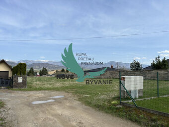 Krásny rovinatý stavebný pozemok v Brezne časť Rovne