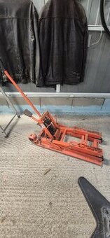 Zdvihak na motocykel