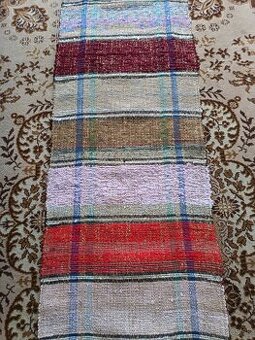 Ručne tkaný koberec