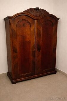 Starožitný nábytok