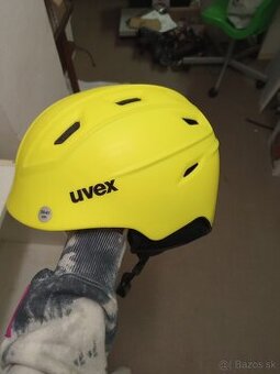Uvex lyžiarska prilba veľmi  pekná