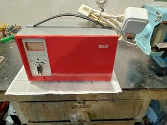 Predám stabilizovaný oddeľovací zdroj napätia