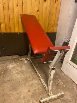 Polohovateľná lavička