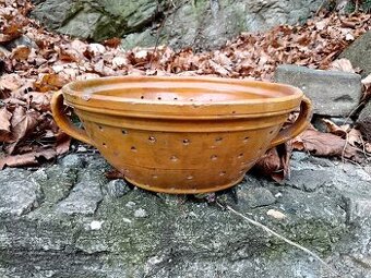 Unikátny starožitný keramický cedník