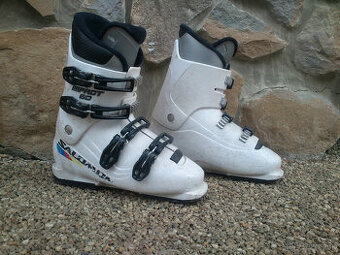 Lyžiarky Salomon veľkosť 39,5 (295 mm), dobrý stav.