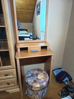 skriňa, toaletný stolík, taburetka