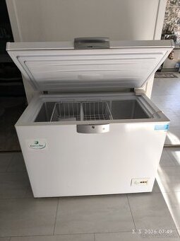 Truhlicová mraznička