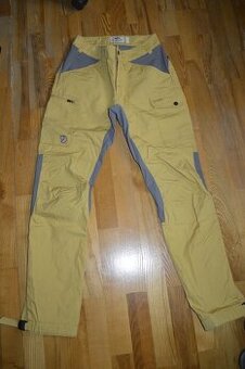 predam damske turisticke nohavice Fjallraven