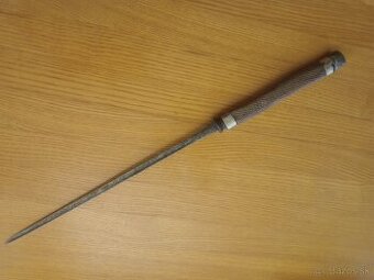 Stará dýka,časť zlomeného kordu.