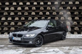 BMW rad 3 Coupé (E92) 330i xDrive | Pôvodný lak | 272 HP