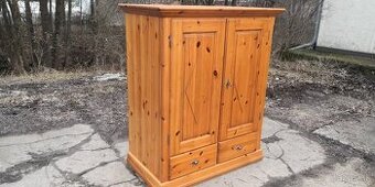 Celomasivná hlboká komoda