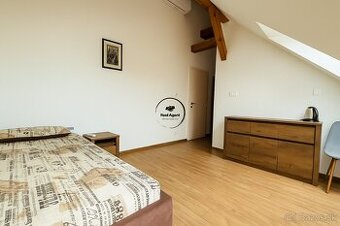 Na prenájom podkrovná garsónka na Hlavnej ulici v Košiciach