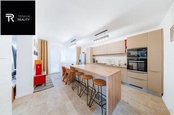 TRNAVA REALITY - 3-podlažný dom s kompletnou rekonštrukciou 