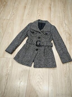 Dámsky elegantný kabát s opaskom