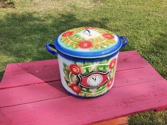 Veľké smaltované hrniec...