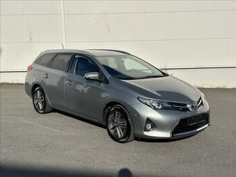 Prodáme Toyota Auris 1.6 98kW 2014 93569km EXCLUSIVE TAŽNÉ