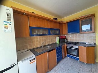 Exkluzívne ponúkame na predaj 3 izbový byt v Kolárove