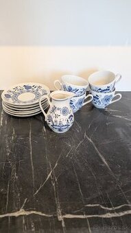 Súprava hrnčeky a mliečnik vzor cibulák