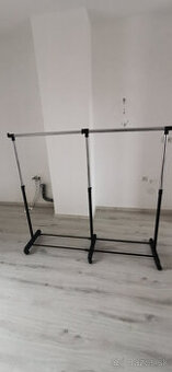 Stojan na oblečenie