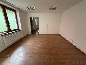 Na prenájom priestory v centre Brezna,klima,parkov.miesto