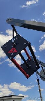 Revolver Pull Up Bar – otočná hrazda od Iron Cage