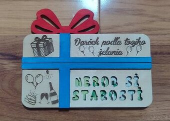 Drevená darčeková karta na peniaze v tvare darčeka Starosti