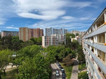 4i byt 108m, Adámiho ul, 2x loggia, Karlova Ves, 6/7p., TOP