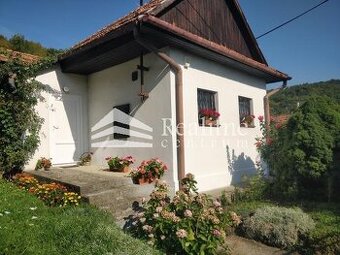 Útulná chalupa v historickom Pukanci s pozemkom až k lesu