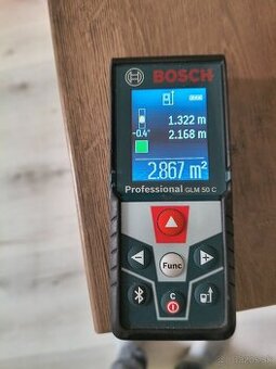Laserový merač bosch