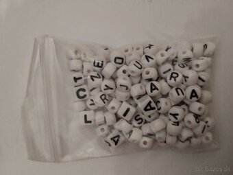 Šnúrky a korálky a prívesky