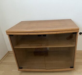 Stolík pod TV