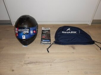Predam krasnu novu karbonovu moto prilbu SHARK SPARTAN RS CA