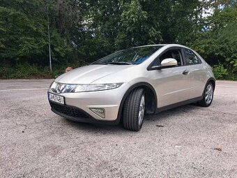 Predám hondu civic 1.8 benzin 103kw
