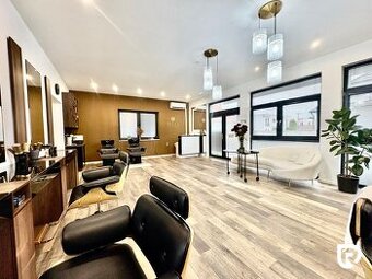 RADO I NA PRENAJOM KRESLA V BARBER A BEAUTY SALONE I BA - RU