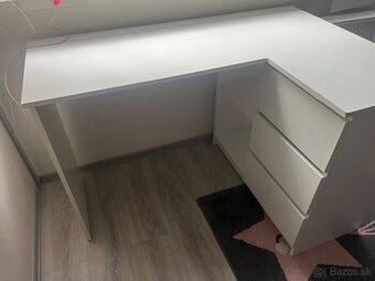 Písaci stôl + vyvýšená posteľ