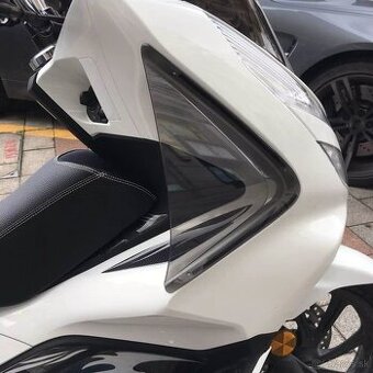 Deflektory - bočné štíty proti vetru PCX 2021-2024