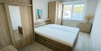 Dvojizbový byt, terasa, záhrada, 2x parkovanie