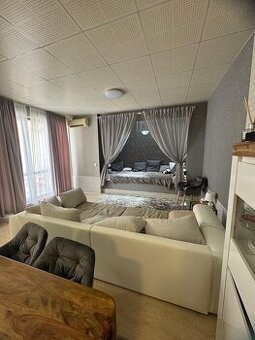 Dvojizbový duplexový apartmán v exkluzívnom komplexe