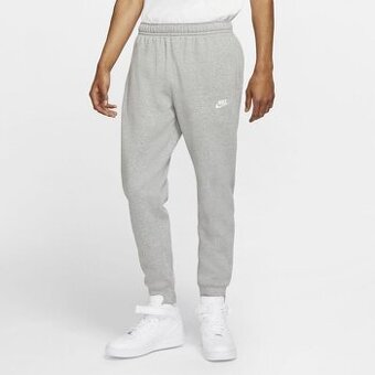 teplaky nike L