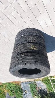 Zimné pneumatiky Kumho 215/70 R15C – 5-6 mm dezén – 15 €/ks