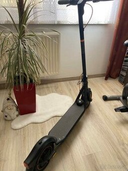 Ninebot by Segway KickScooter F40E