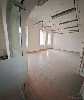 Hlavná ulica 250 m2 na 1.podlaží