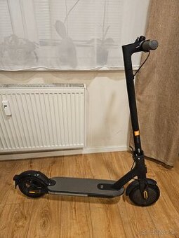 PREDAM Elektrickú kolobežku Xiaomi ako nová