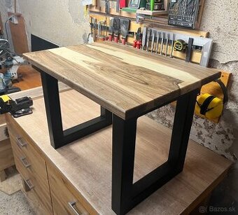 Predam nový vyrábaní konferenčný stôl z orecha