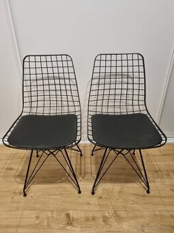 Kovové moderné stoličky čierné