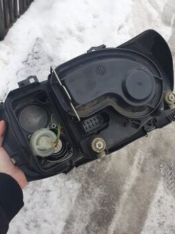 Predám predné svetlá na VW Bora