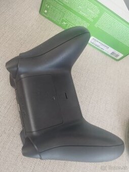 🎮 Xbox ovládače Carbon Black – 2 ks, nikdy nepoužité